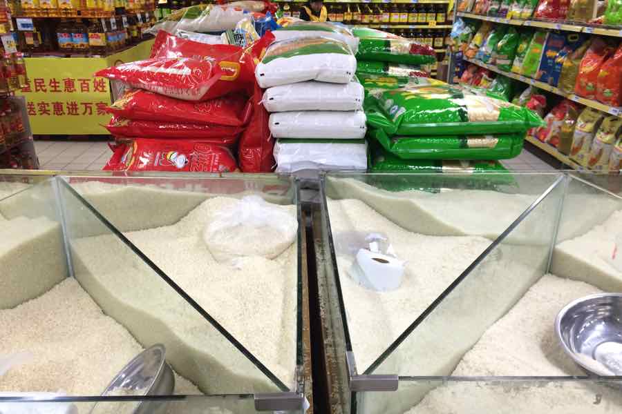 lots of rice in bulk